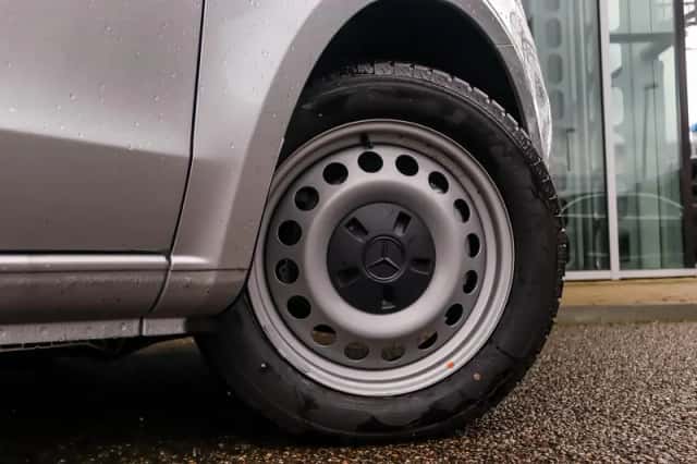 Mercedes-Benz eVito (2025) thumbnail 5