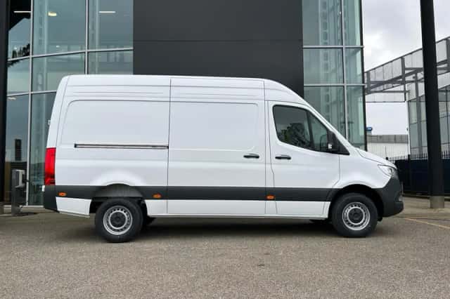 Mercedes-Benz Sprinter (2026) thumbnail 2