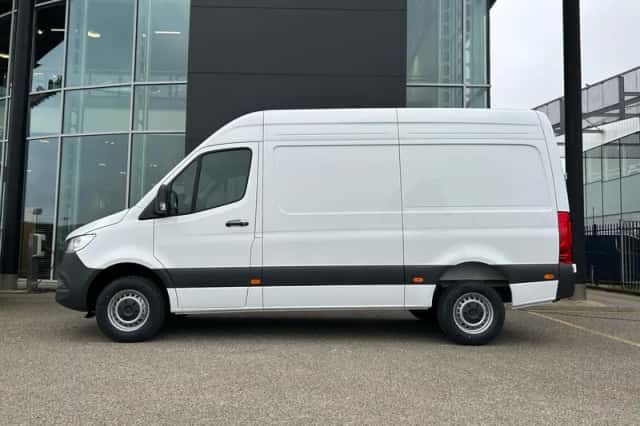 Mercedes-Benz Sprinter (2026) thumbnail 4