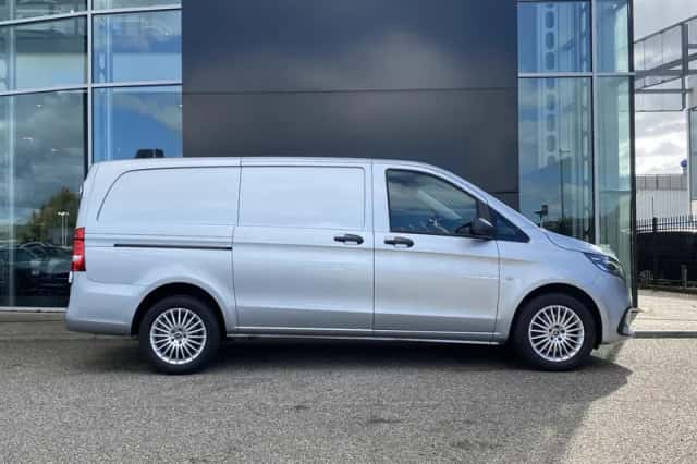 Mercedes-Benz Vito (2024) thumbnail 4