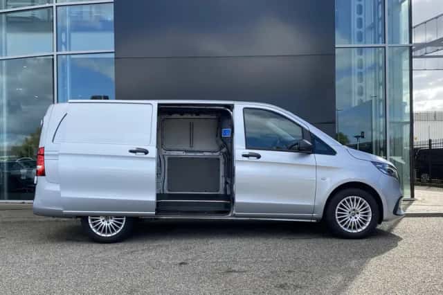 Mercedes-Benz Vito (2024) thumbnail 5