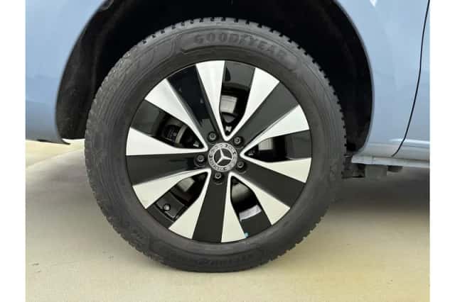 Mercedes-Benz Vito (2024) thumbnail 3