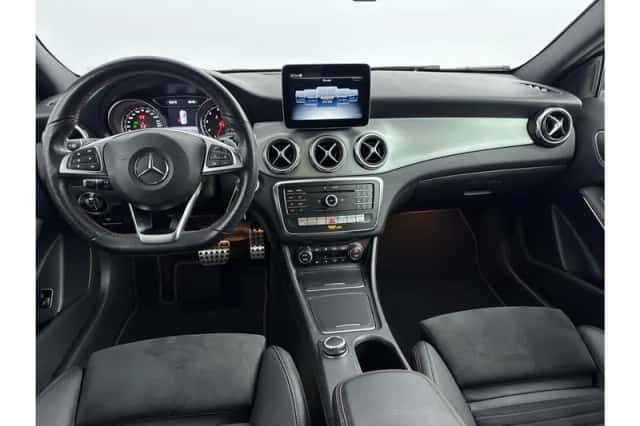 Mercedes-Benz GLA (2019) thumbnail 3