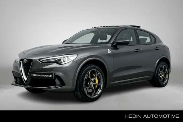 Alfa Romeo Stelvio (2019) thumbnail 1
