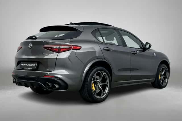 Alfa Romeo Stelvio (2019) thumbnail 2
