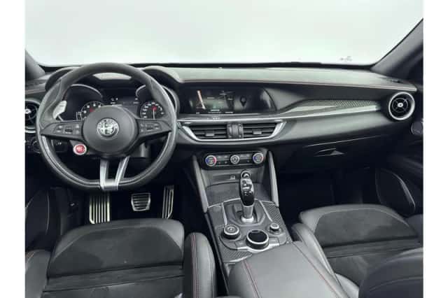 Alfa Romeo Stelvio (2019) thumbnail 3