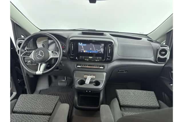 Mercedes-Benz Vito (2024) thumbnail 3