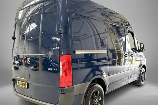 Mercedes-Benz Sprinter (2024) thumbnail 2