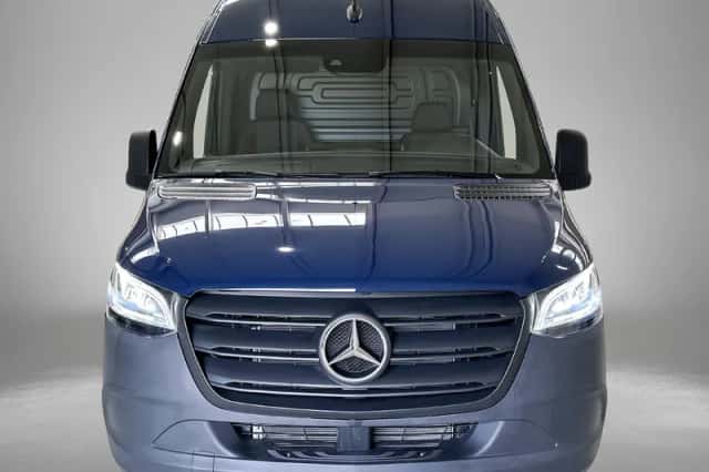 Mercedes-Benz Sprinter (2024) thumbnail 3