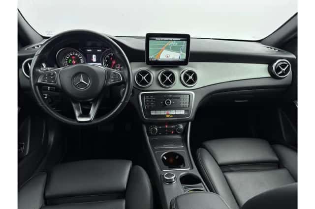 Mercedes-Benz GLA (2019) thumbnail 3