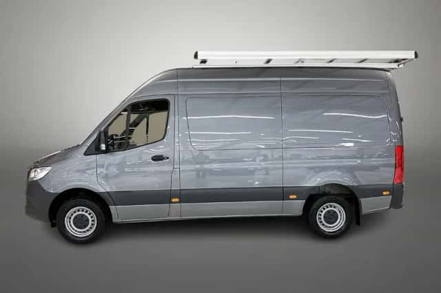 Mercedes-Benz Sprinter (2024) thumbnail 2