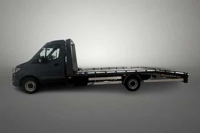 Mercedes-Benz Sprinter (2024) thumbnail 2