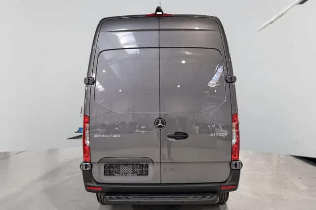 Mercedes-Benz Sprinter (2024) thumbnail 5