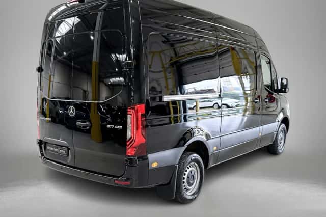 Mercedes-Benz Sprinter (2024) thumbnail 2