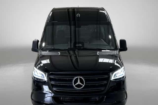 Mercedes-Benz Sprinter (2024) thumbnail 3