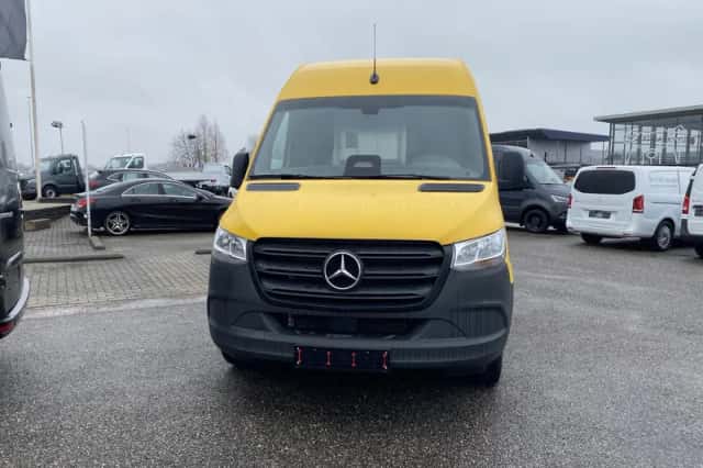 Mercedes-Benz Sprinter (2024) thumbnail 2