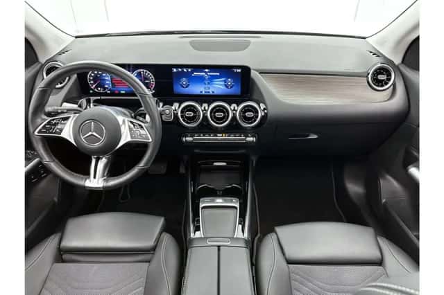 Mercedes-Benz GLA (2024) thumbnail 3