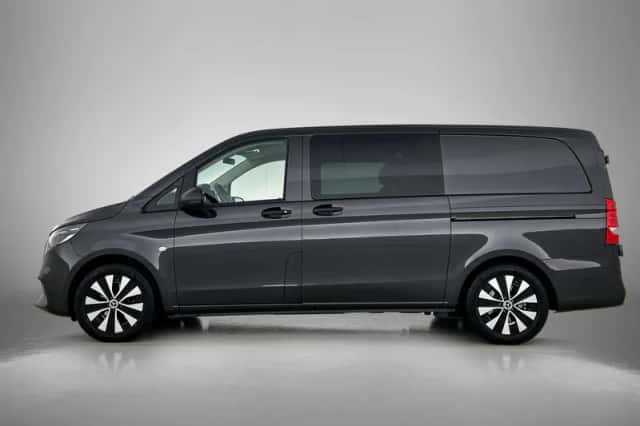Mercedes-Benz Vito (2024) thumbnail 2