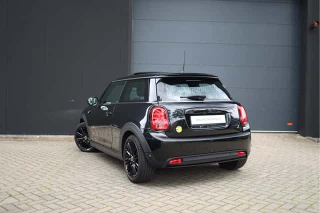 MINI Electric (2022) thumbnail 5