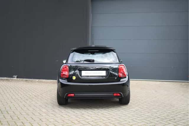 MINI Electric (2022) thumbnail 6