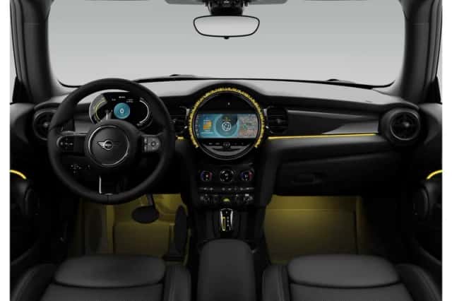 MINI Electric (2022) thumbnail 2