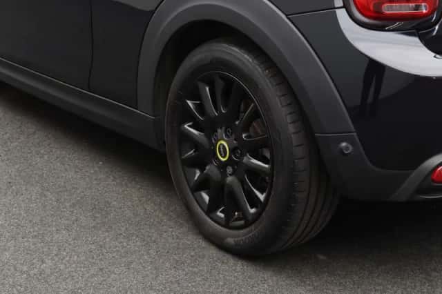 MINI Electric (2022) thumbnail 5
