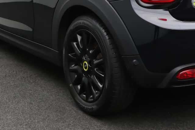 MINI Electric (2023) thumbnail 5