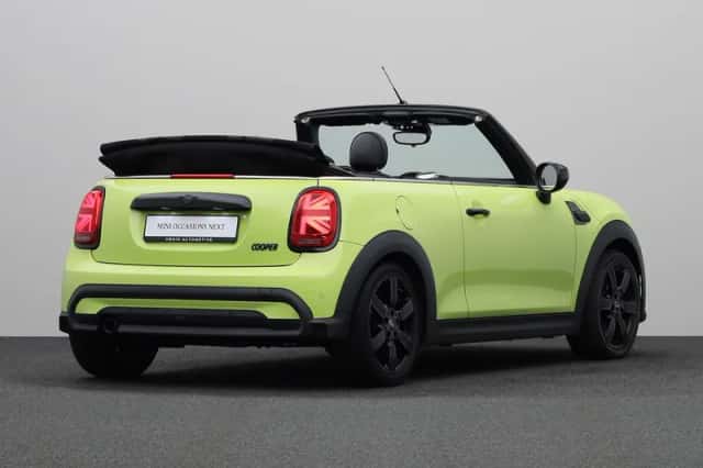 MINI Cooper (2022) thumbnail 2