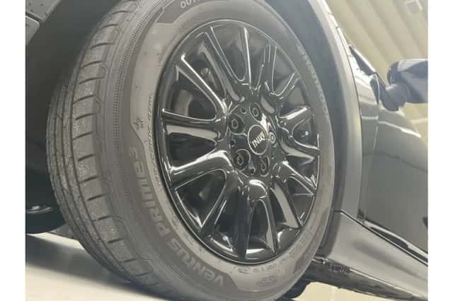MINI Cooper (2023) thumbnail 4