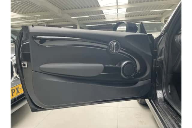 MINI Cooper (2023) thumbnail 5