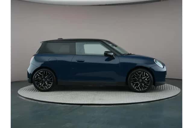 MINI Electric (2025) thumbnail 4