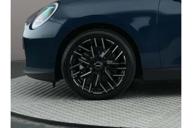MINI Electric (2025) thumbnail 5