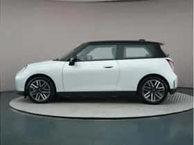 MINI Electric (2025) thumbnail 4