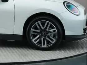 MINI Electric (2025) thumbnail 6