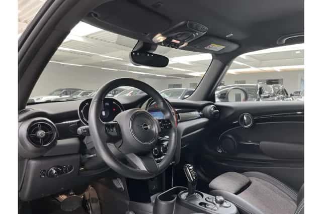 MINI Electric (2022) thumbnail 5