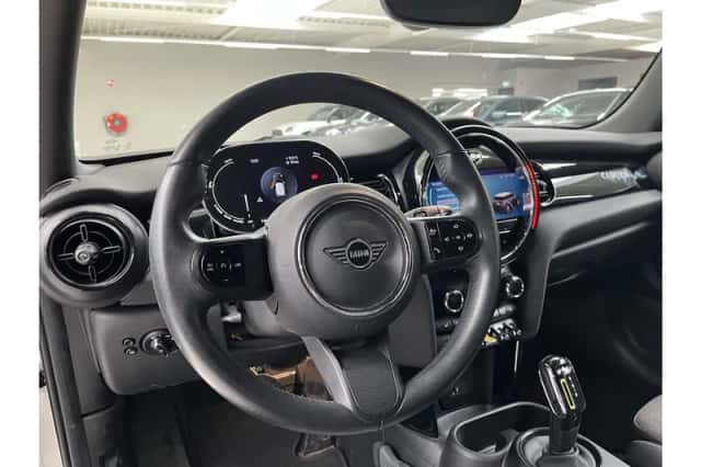 MINI Electric (2022) thumbnail 6