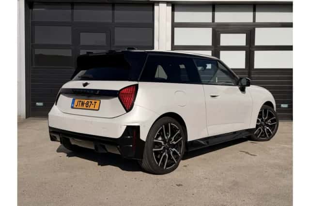 MINI Electric (2026) thumbnail 3