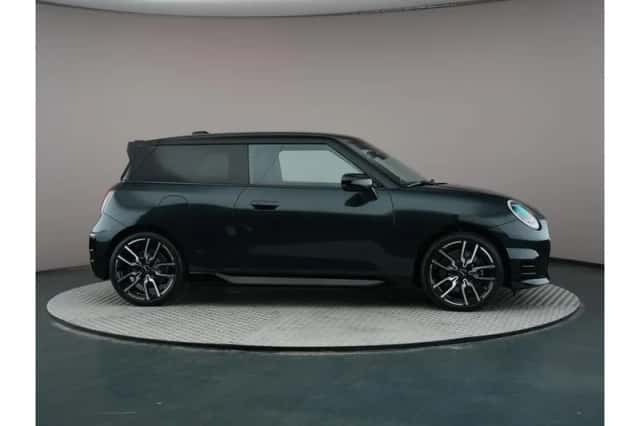 MINI Electric (2025) thumbnail 3