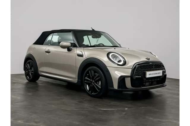 MINI Cooper (2023) thumbnail 2