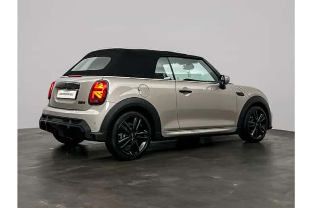 MINI Cooper (2023) thumbnail 3