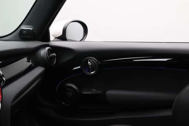 MINI Electric (2022) thumbnail 17