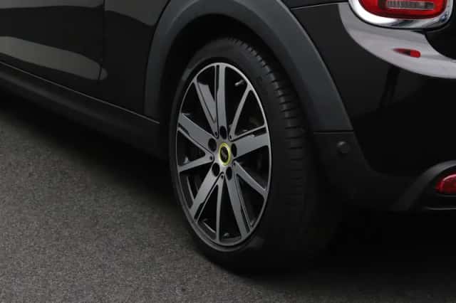MINI Electric (2022) thumbnail 19