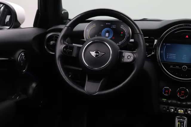 MINI Electric (2022) thumbnail 10