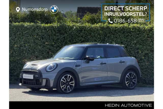 MINI Cooper S (2022) thumbnail 1