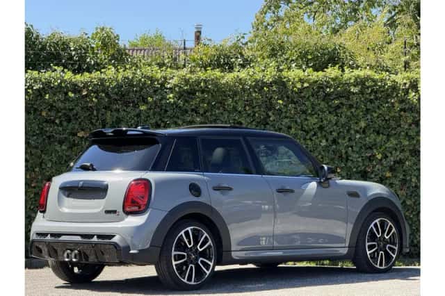 MINI Cooper S (2022) thumbnail 2