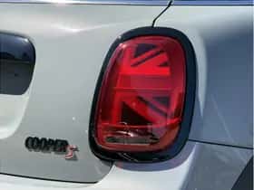 MINI Cooper S (2022) thumbnail 3