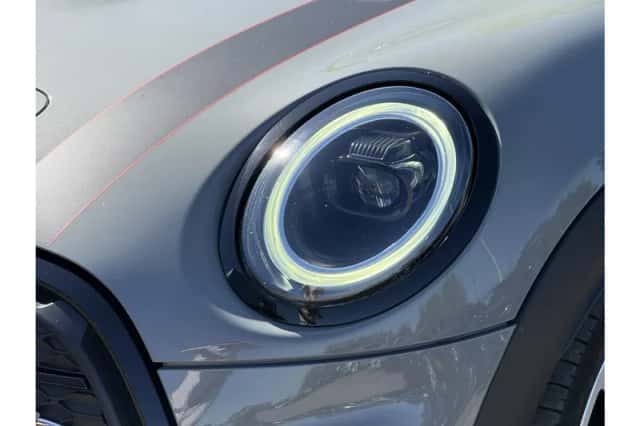 MINI Cooper S (2022) thumbnail 4