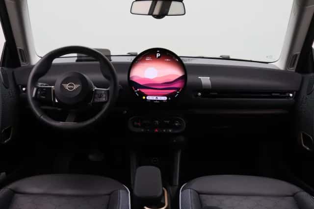 MINI Mini Electric (2024) thumbnail 3