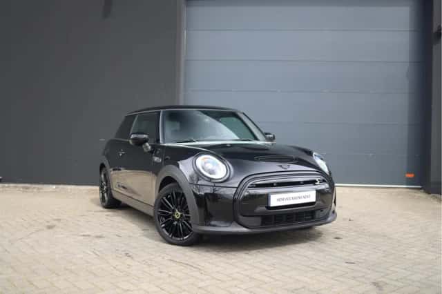 MINI Electric (2023) thumbnail 4