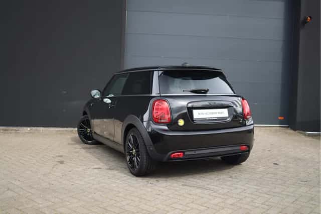 MINI Electric (2023) thumbnail 6